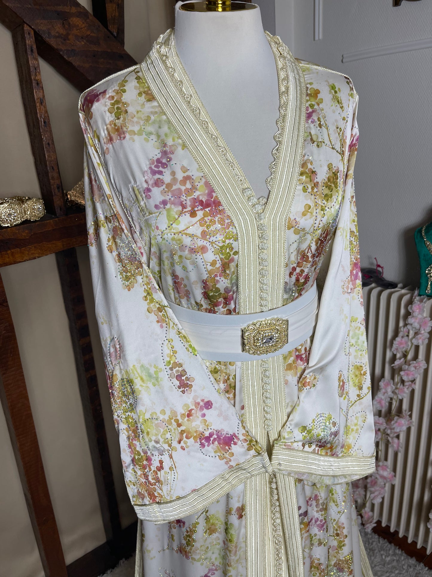 Takchita Soie Blanche