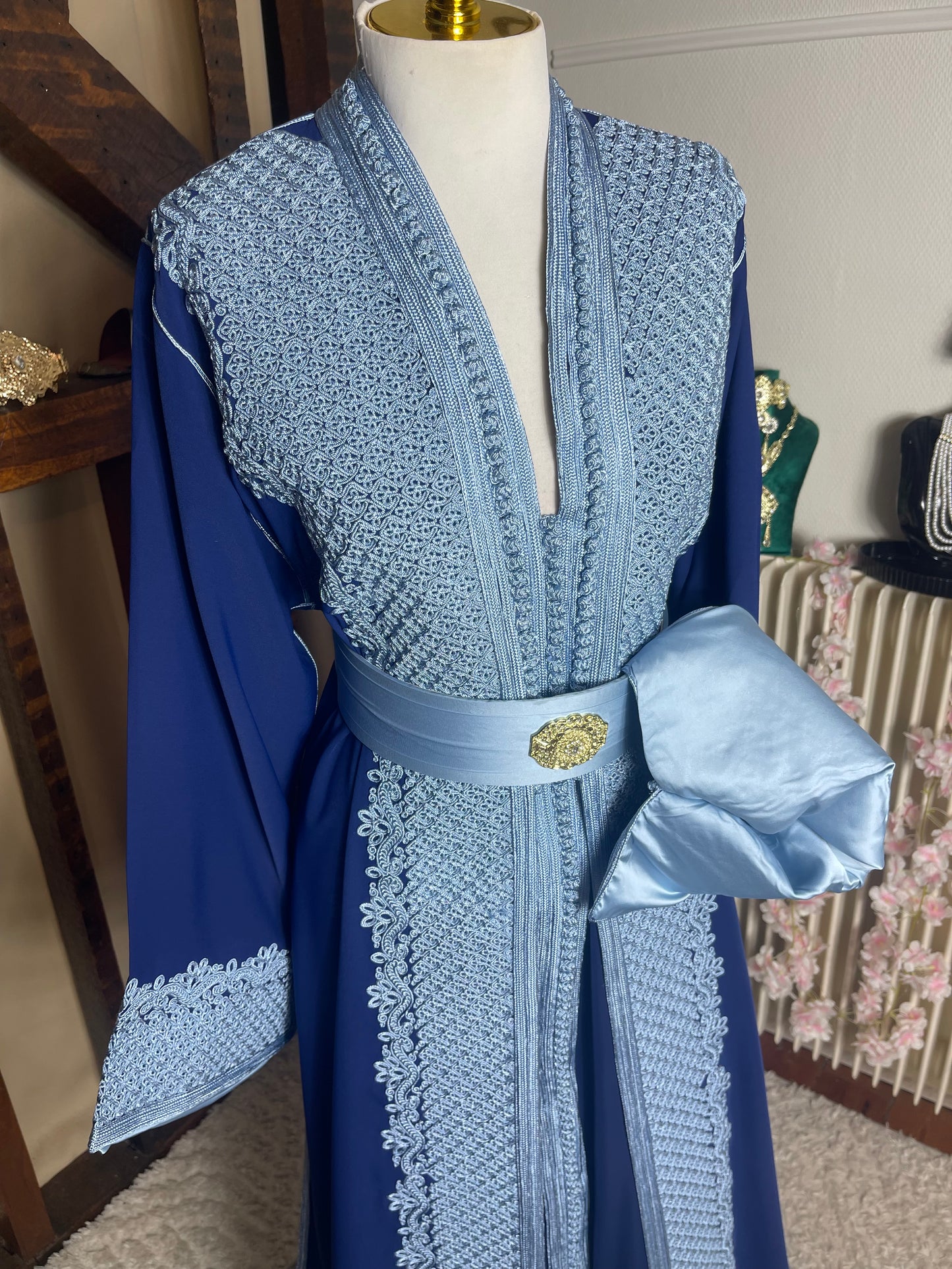 Takchita Dounia Bleu