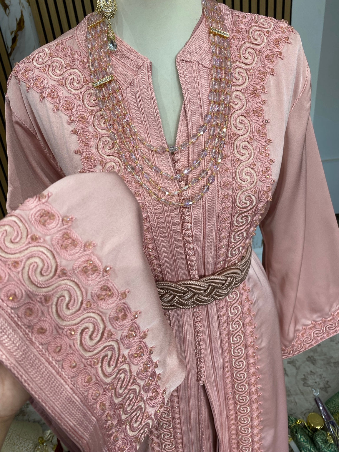 Takchita rose avec ceinture
